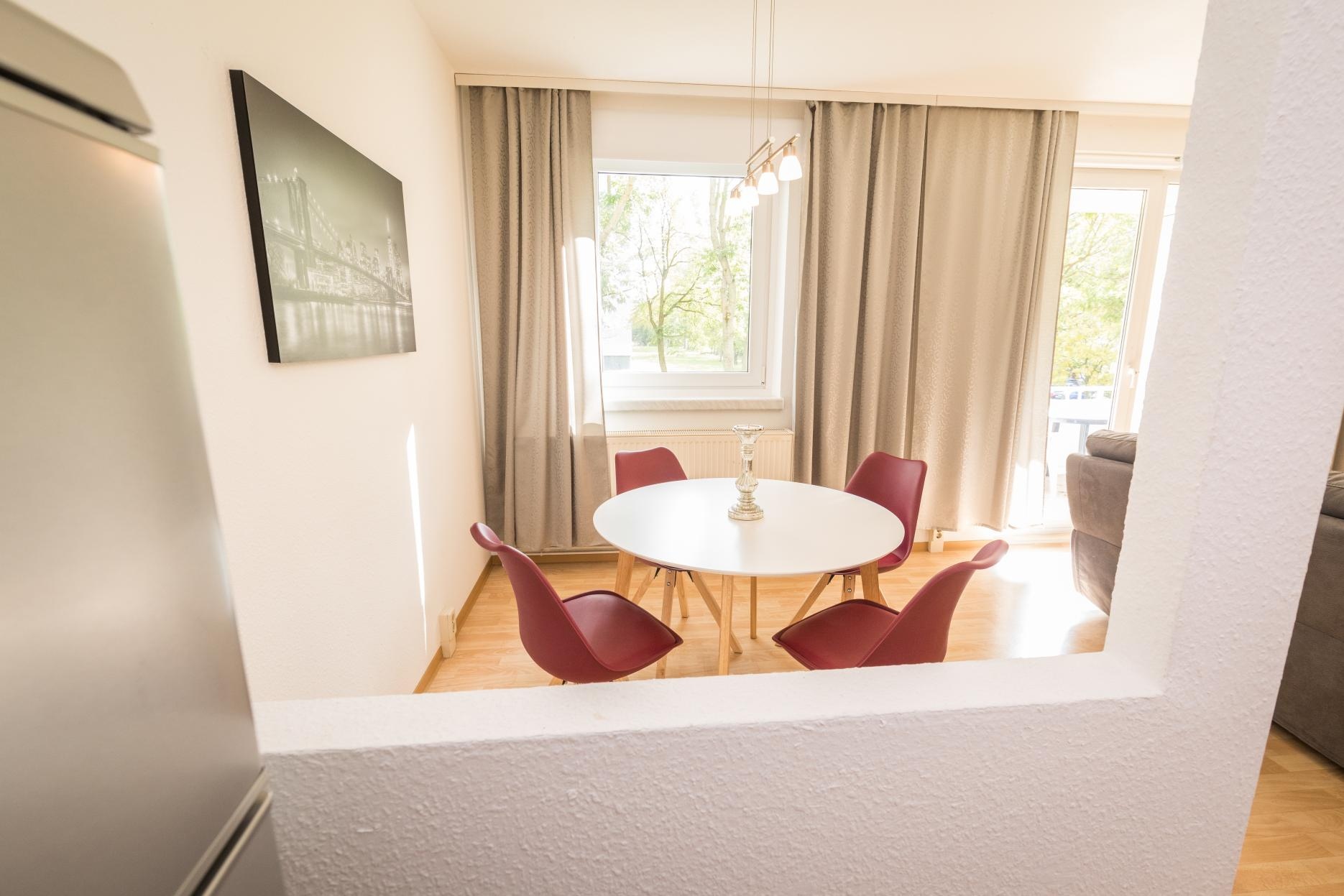 Möblierte 2-Raum-Wohnung mit Balkon